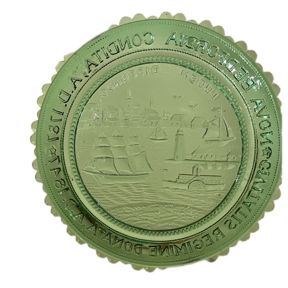 Vintage New Bedford Green Glass Seal Plate 3.5” City of New Bedford Markey 1979 - Picture 2 of 4